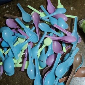 100 Plastic Spoons