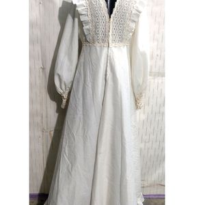 Beautiful Long White 🤍 Gown For women's