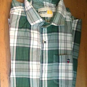 A Brilliant Men's Shirt(M) With Green & Grey Color