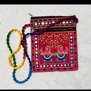 💸👇Multicolour Ethnic Sling Bag With Earrings!!