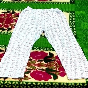 IT IS A WOMEN'S WHITE COLOR NEW COTTON PYJAMA.....