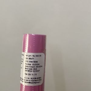 Sealed pack VS strawberry lip oil