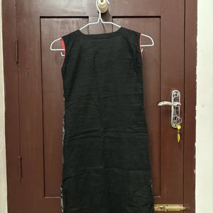 Black Sleeveless Kurta With Pink Thread Work