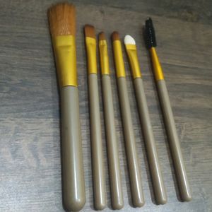 Premium Golden Makeup Brushes