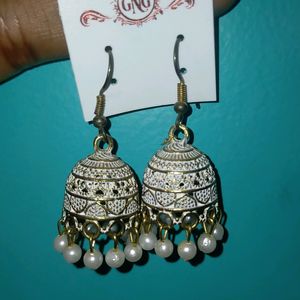 Jhumkas / Earnings