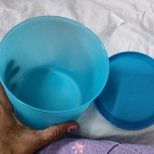 Tupperware Container