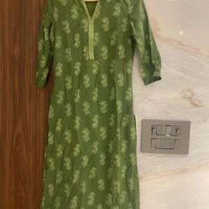 Svrnaa Green Printed Kurta In XS