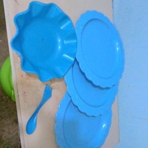 Elegant Blue Tableware 4 Plates 1Spoon