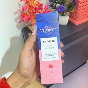 Aqualogica Radiance Dewy Sunscreen