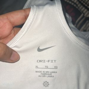 Nike Swoosh Medium support Sports Bra