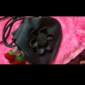 Grab Now Fast Black Sling Bag