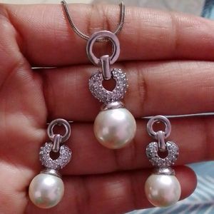 Original Diamond & Pearls Padent Set