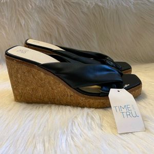 Time and Tru Authentic New heeled Wedge sandles