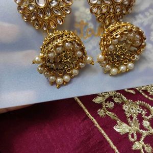 Combo Kundan Jhumka With Embroidered Kurti