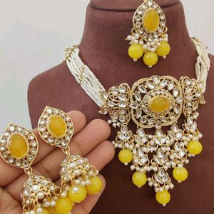 Necklace Set With Earrings And Tika