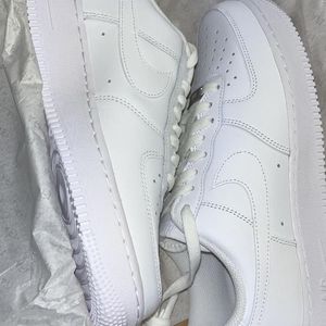 Nike Top Leather Quality Unisex Shoes Its Likenew.