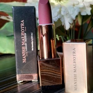 Manish Malhotra Powder Matte Lipstick- Nude Nuance