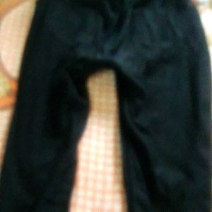 Black Jeggings for Women with 4 pockets.