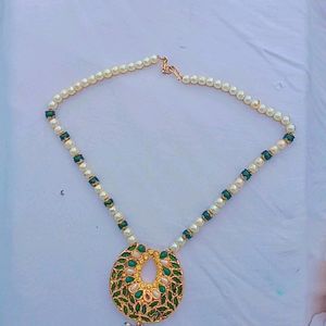 Green And Golden Combination Necklace