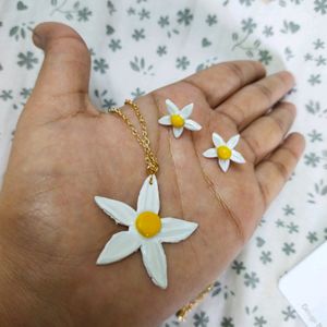 Beautiful White Flower Jewellery Set