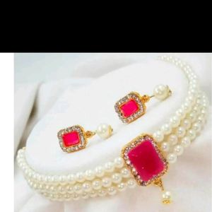 Women Stylish Necklace with Earrings Set