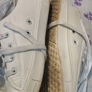 White Casual Shoes (Size 4)