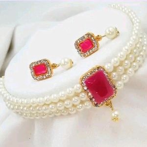 Women Stylish Necklace with Earrings Set