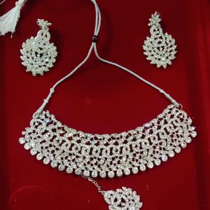 White Stone Nackless Set