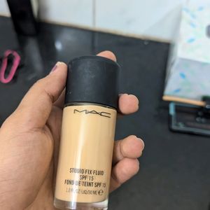 Original MAC Foundation NC20💕😍 Full Size