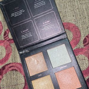 huda beauty highlighter palette