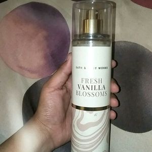 🍨Fresh Vanilla Blossoms Bath And Body Work Mist🍨