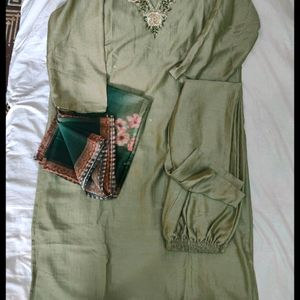 V Neck Chinon Suit With Organza Dupatta