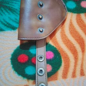 Holster Made Up Of Pure Leather And Triple Lock