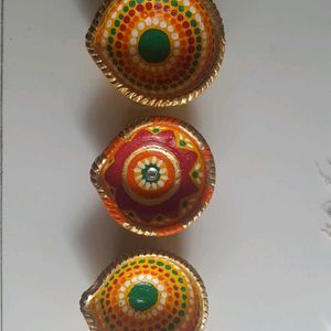 Beautiful diya's. NO RETURN