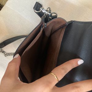 HM Casual Black Slingbag