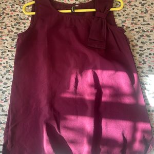 Sleeveless burgundy Top