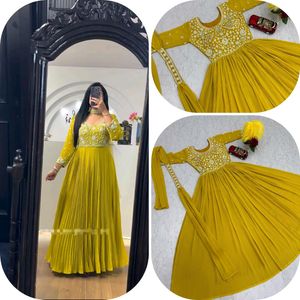 Embroidered Gown Yellow 🟡 For Festive Nd Wedding!