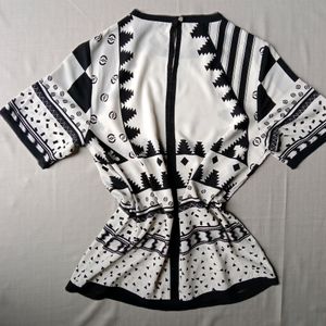 New Korean Aesthetic Black And White Top