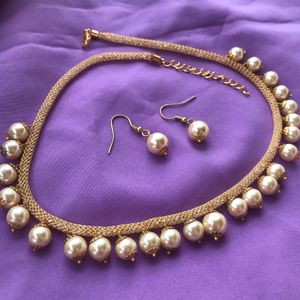 Pearl Neclace And Earrings Set