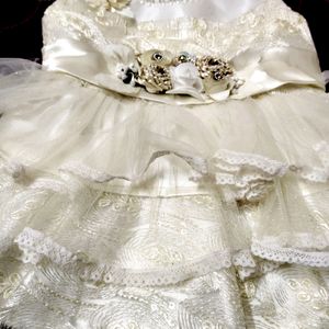 🎠Gorgeous Off White Baby Frock 🎠