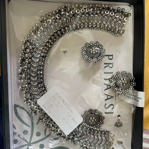 Priyassi new Mettalic Jewellery Set