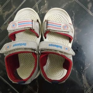 VKC DeBongo Velcro Slippers