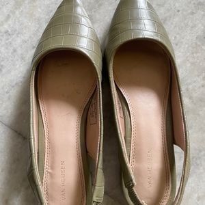 Van Heusen Heel Pumps