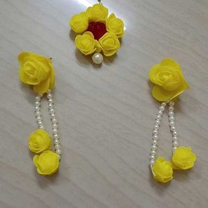 Haldi Earrings Set With Mangtikha