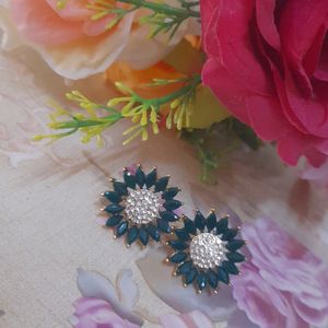 Flower Design Green Color Earings