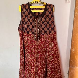 Embellised Sleeveless kurta