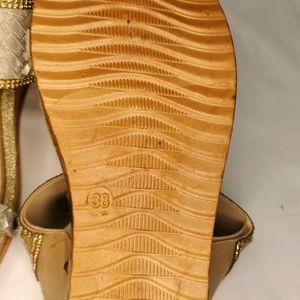 Goldwn Anghuta (Toe) Pata Chappal With Mirror