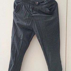 Black 3/4th Capri For Women