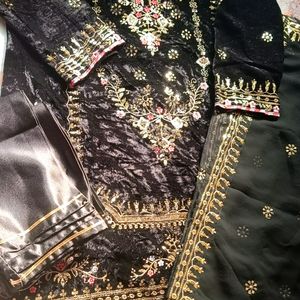 PAKISTANI VELVET SUIT 🖤