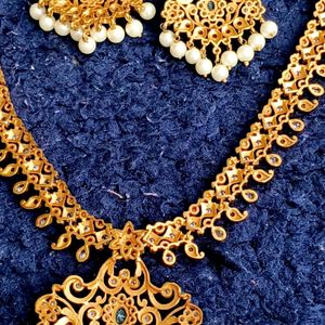 Gowri Neck Set